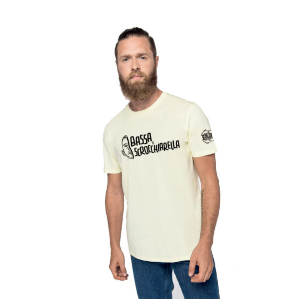 T-shirt-Pizzetta-Franchino-er-criminale-cotone-biologico-bianco-mockup-uomo-boostit